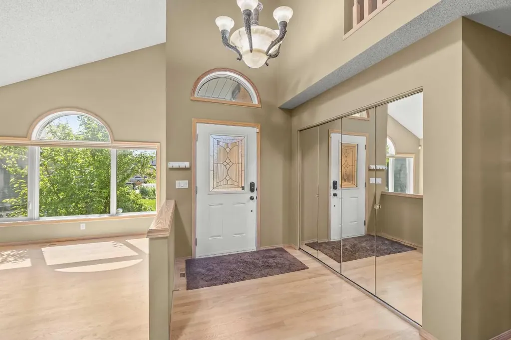 46 Sandalwood Heights NW Calgary AB T3K 4B6