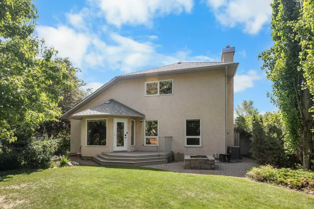 46 Sandalwood Heights NW Calgary AB T3K 4B6
