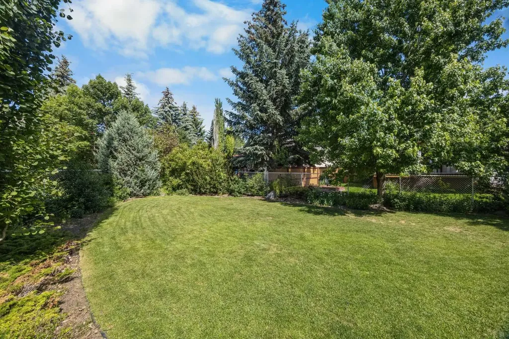 46 Sandalwood Heights NW Calgary AB T3K 4B6