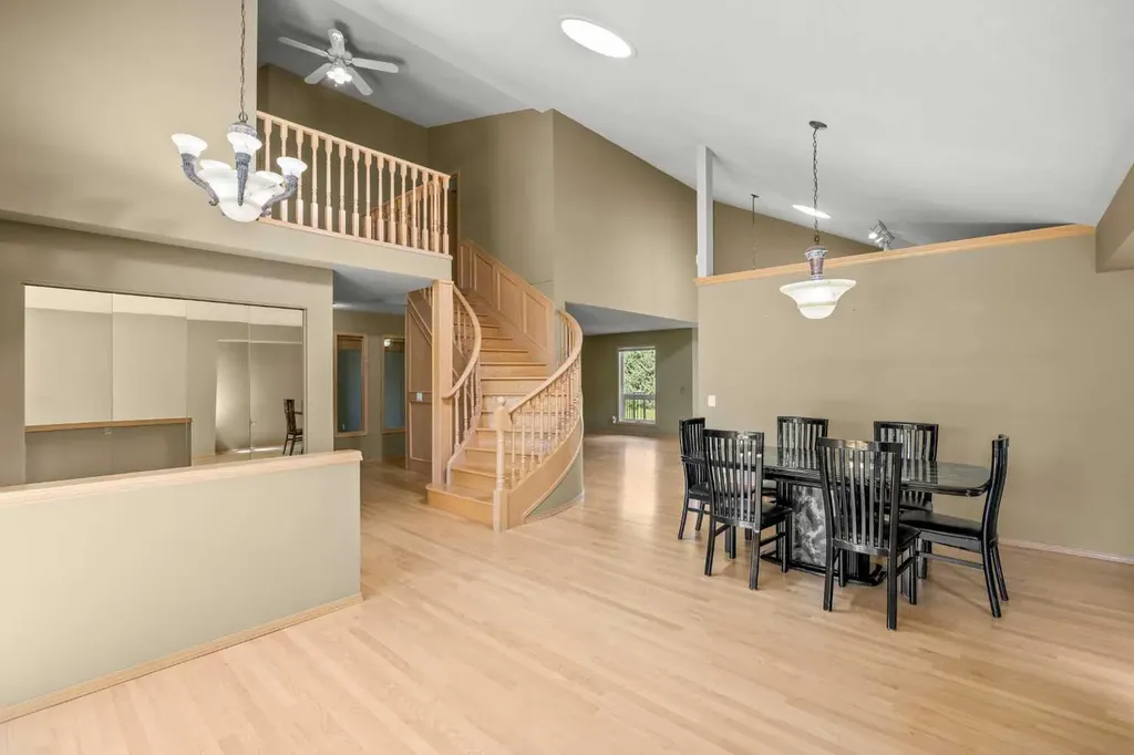 46 Sandalwood Heights NW Calgary AB T3K 4B6