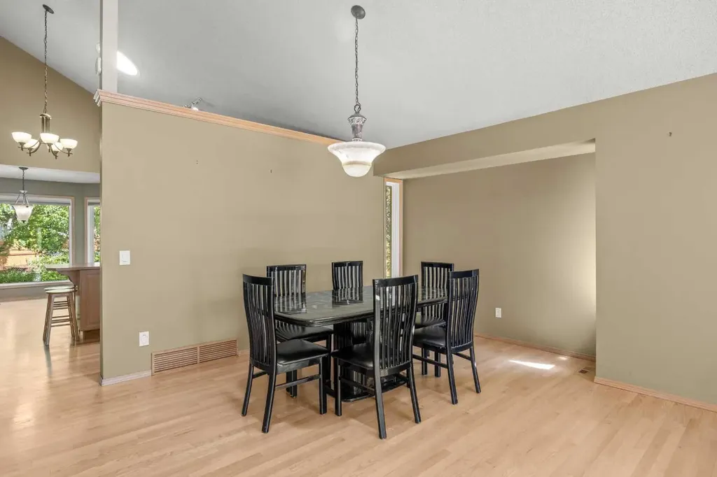 46 Sandalwood Heights NW Calgary AB T3K 4B6