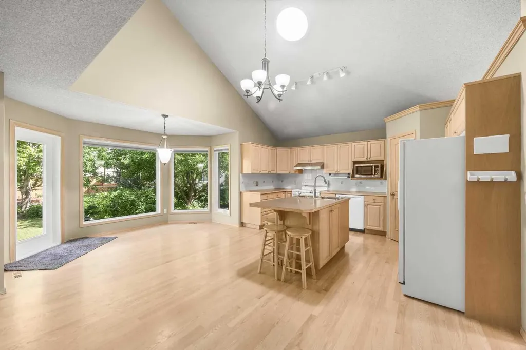 46 Sandalwood Heights NW Calgary AB T3K 4B6
