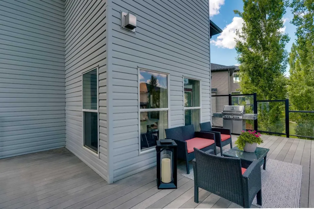 62 Kincora View NW Calgary AB T3R 1M4