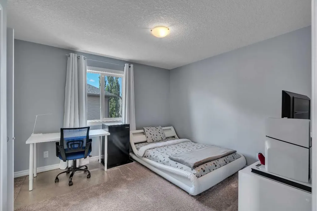 62 Kincora View NW Calgary AB T3R 1M4