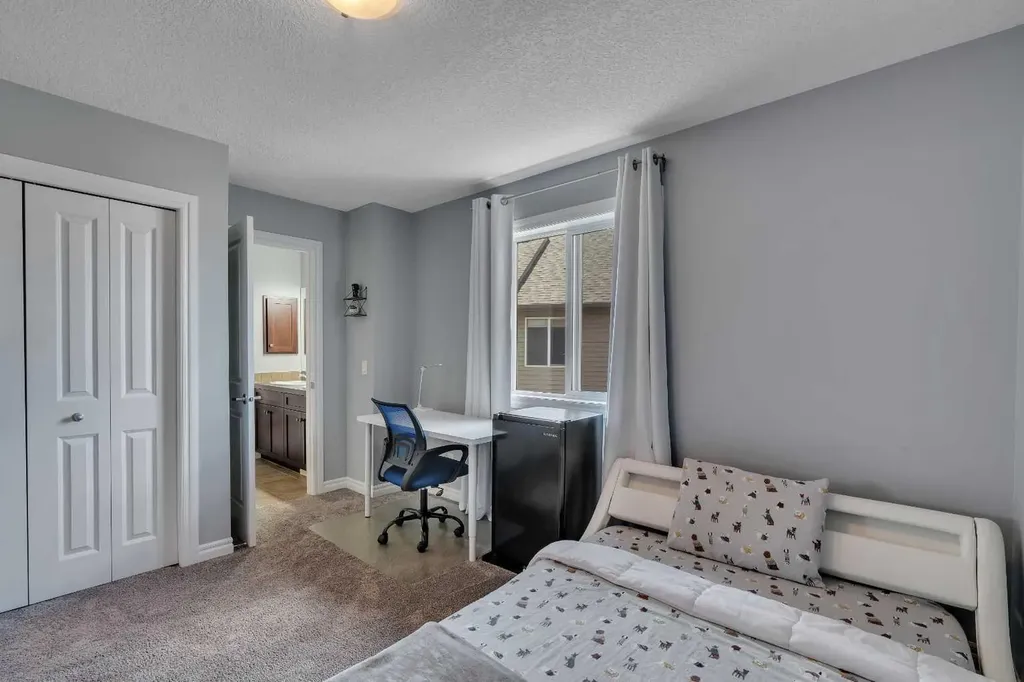 62 Kincora View NW Calgary AB T3R 1M4