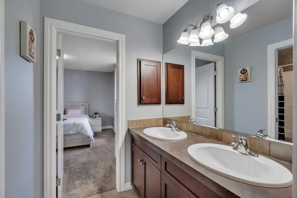62 Kincora View NW Calgary AB T3R 1M4