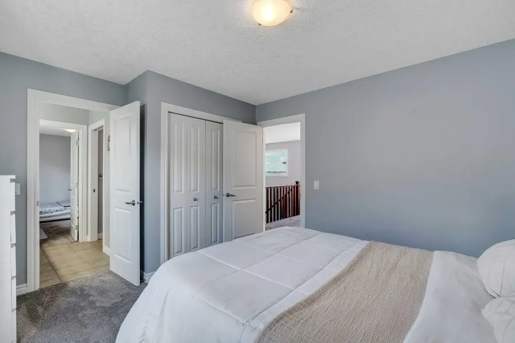 62 Kincora View NW Calgary AB T3R 1M4