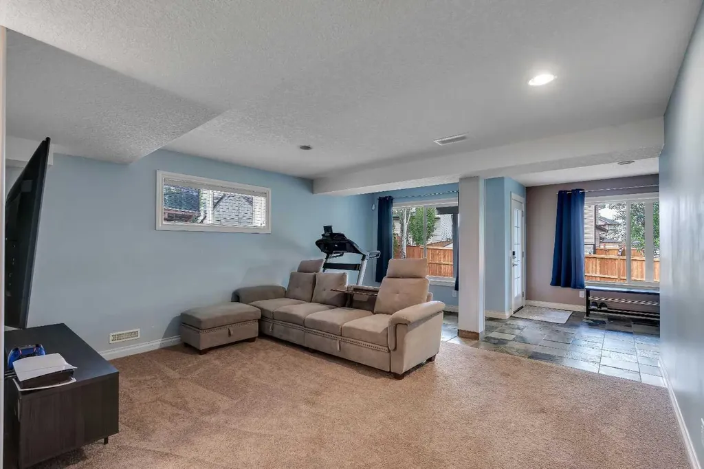 62 Kincora View NW Calgary AB T3R 1M4