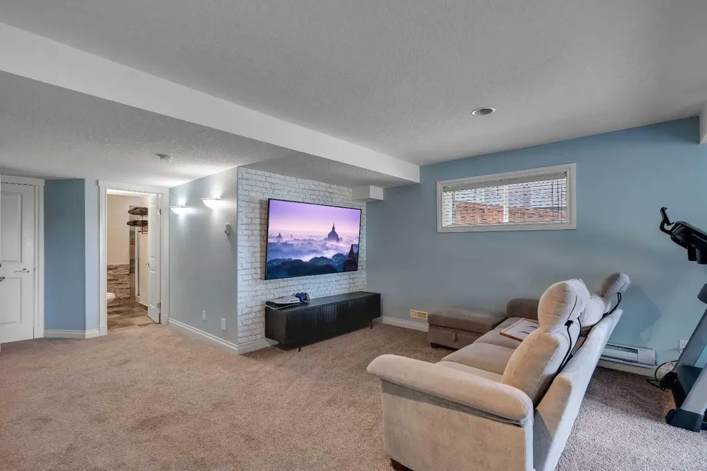 62 Kincora View NW Calgary AB T3R 1M4