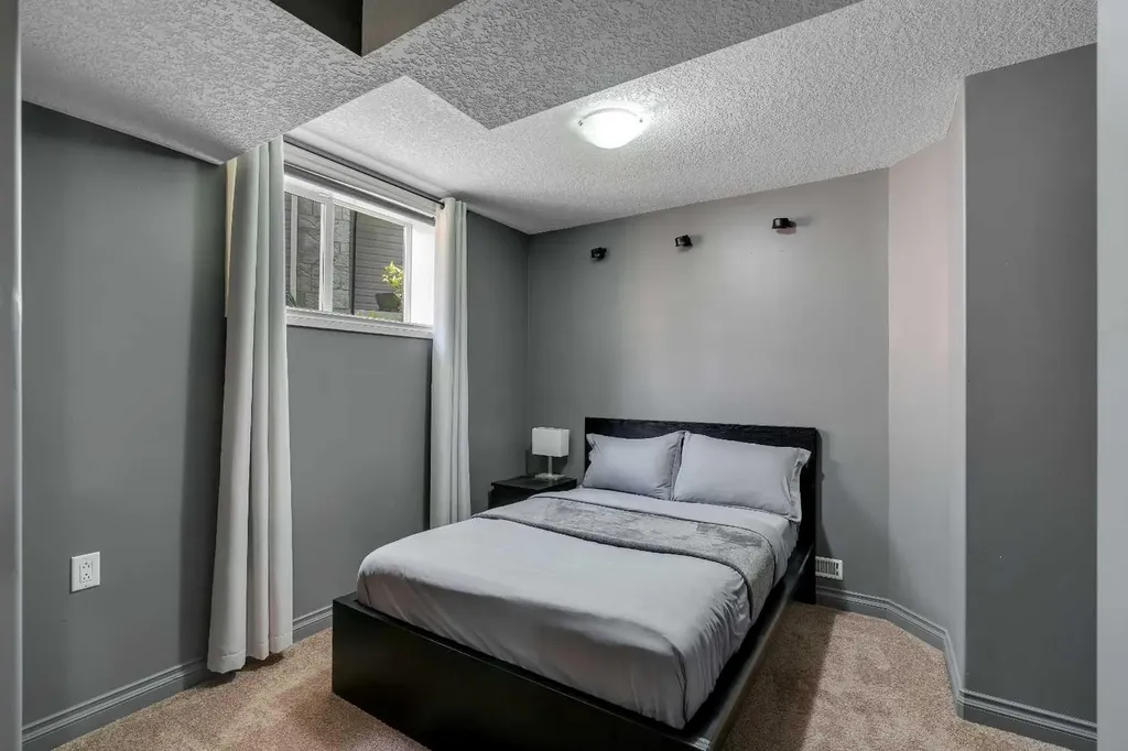 62 Kincora View NW Calgary AB T3R 1M4