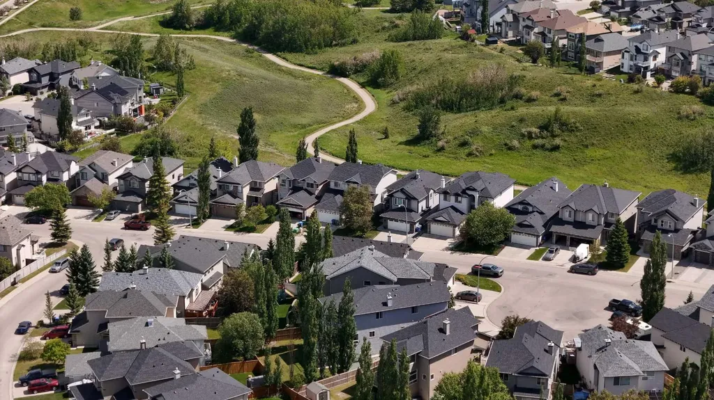 62 Kincora View NW Calgary AB T3R 1M4