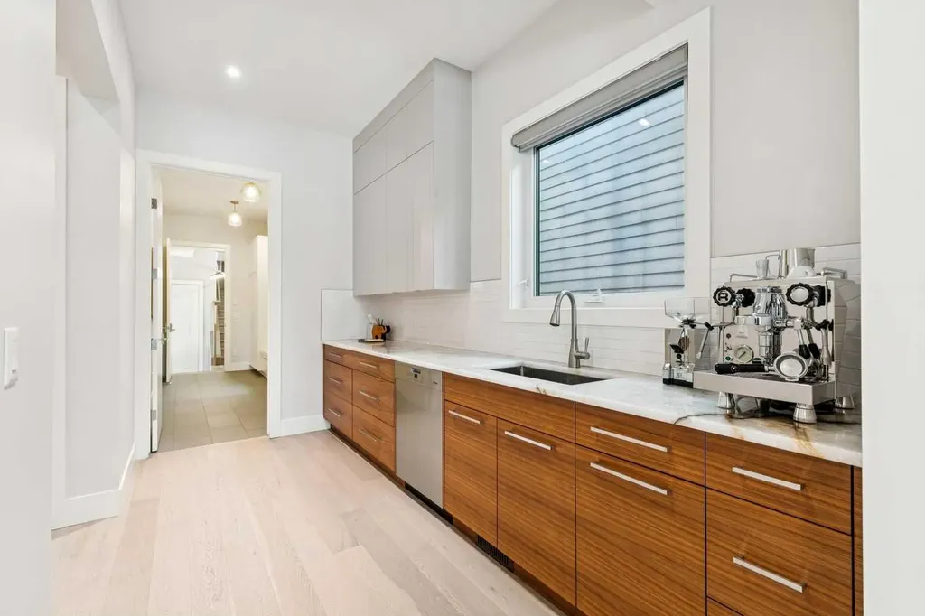 6626 Bow Crescent NW Calgary AB T3B 2B9