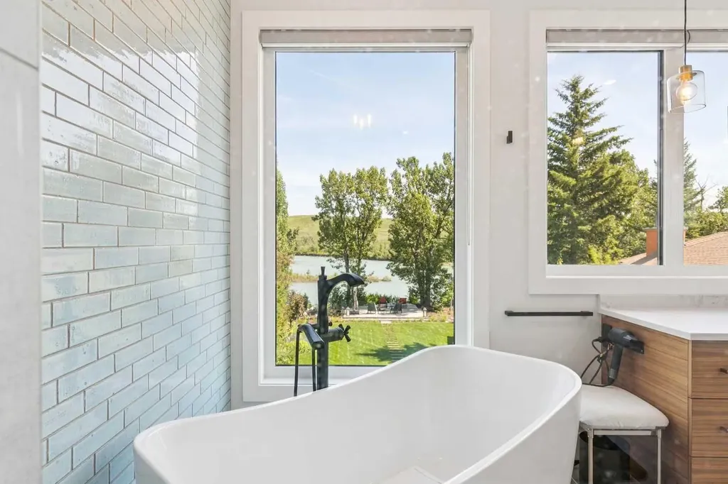 6626 Bow Crescent NW Calgary AB T3B 2B9