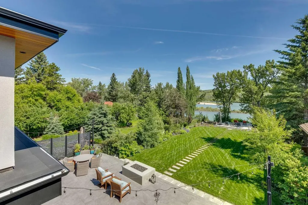 6626 Bow Crescent NW Calgary AB T3B 2B9