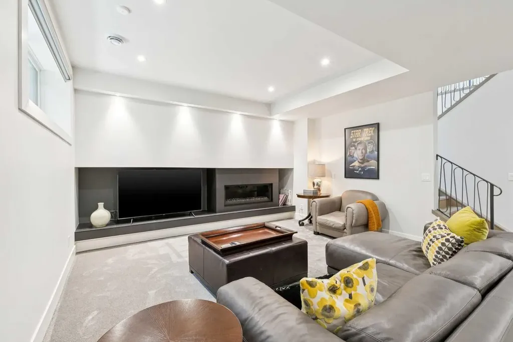 6626 Bow Crescent NW Calgary AB T3B 2B9