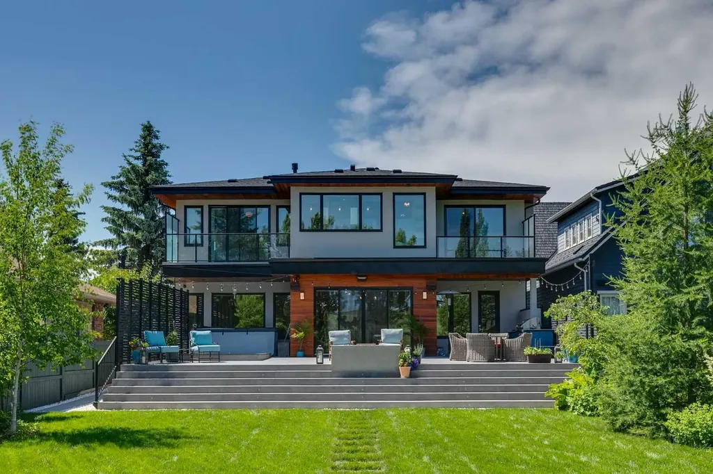 6626 Bow Crescent NW Calgary AB T3B 2B9