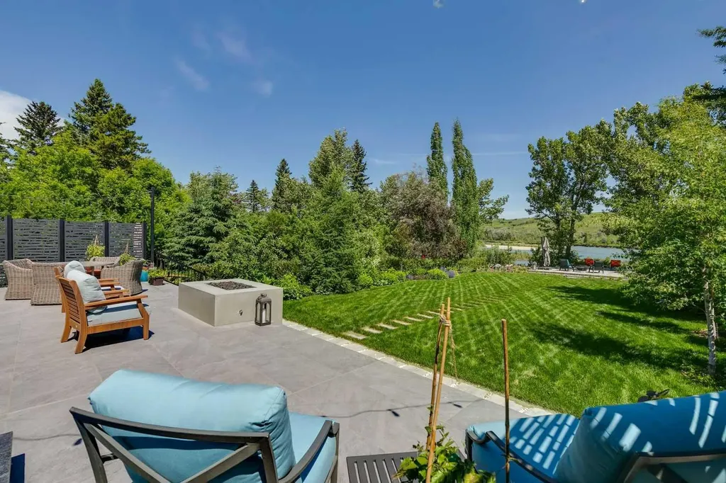 6626 Bow Crescent NW Calgary AB T3B 2B9