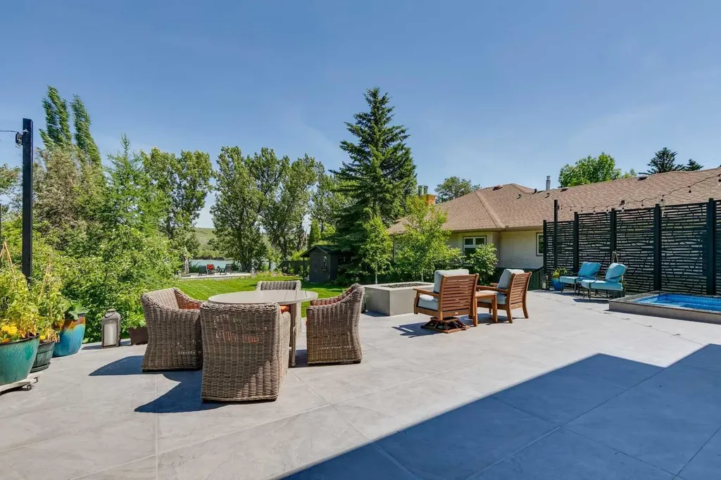 6626 Bow Crescent NW Calgary AB T3B 2B9