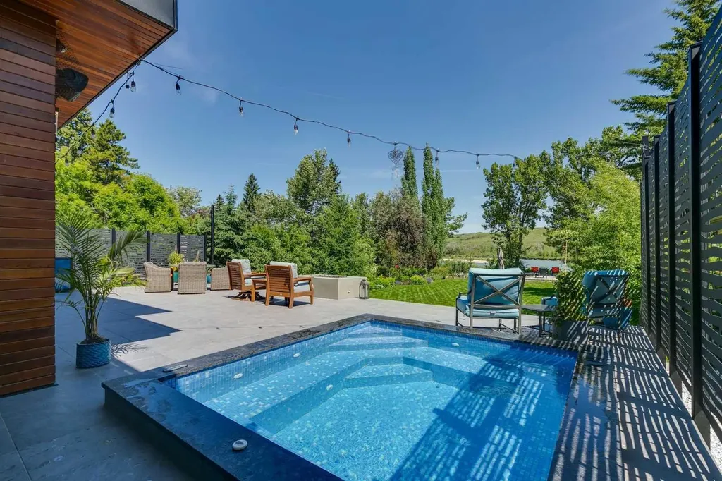 6626 Bow Crescent NW Calgary AB T3B 2B9