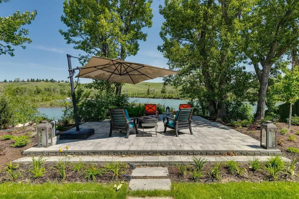 6626 Bow Crescent NW Calgary AB T3B 2B9