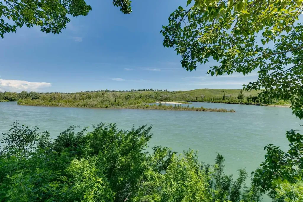 6626 Bow Crescent NW Calgary AB T3B 2B9