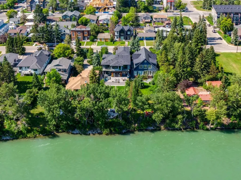 6626 Bow Crescent NW Calgary AB T3B 2B9