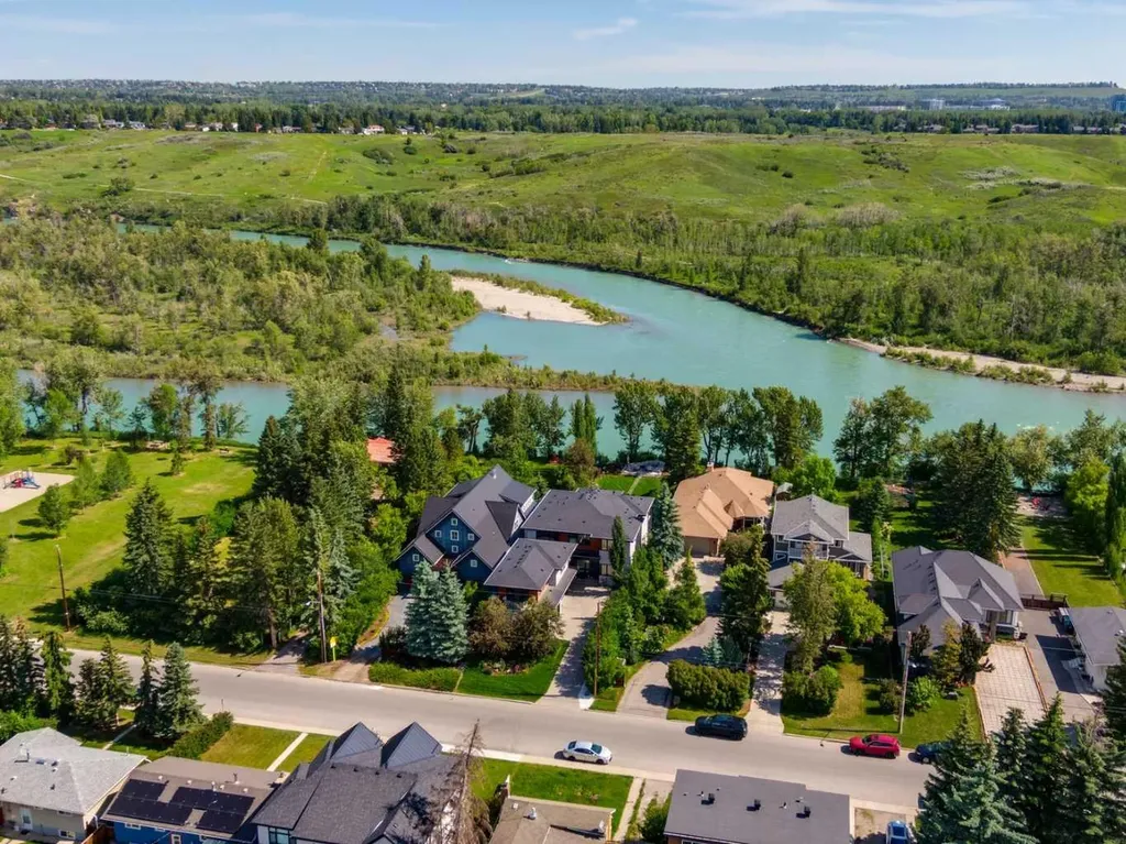 6626 Bow Crescent NW Calgary AB T3B 2B9