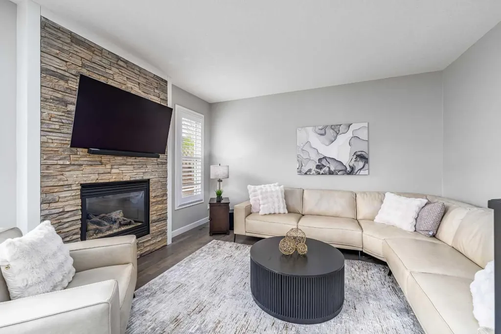 141 Copperpond Bay SE Calgary AB T2Z0R2
