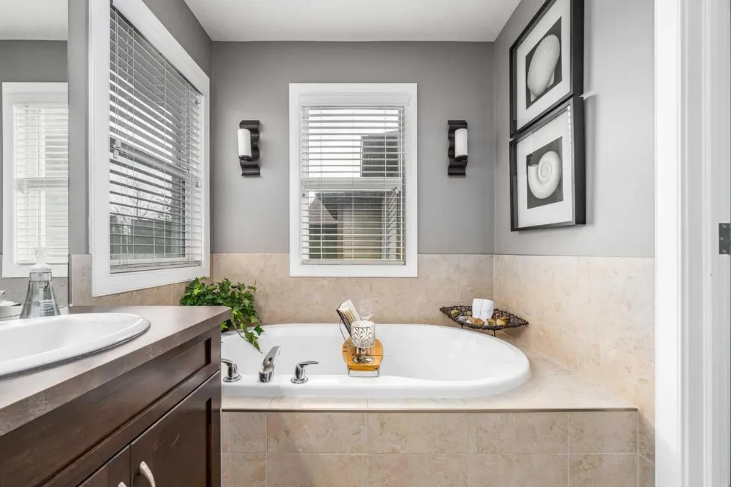 141 Copperpond Bay SE Calgary AB T2Z0R2