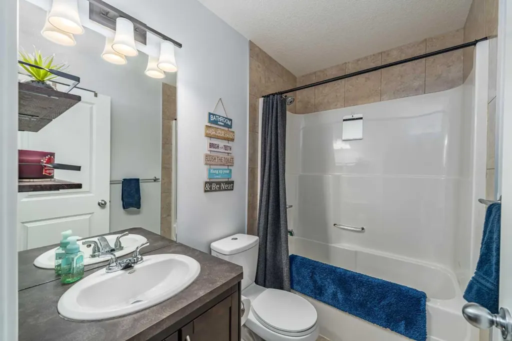 141 Copperpond Bay SE Calgary AB T2Z0R2