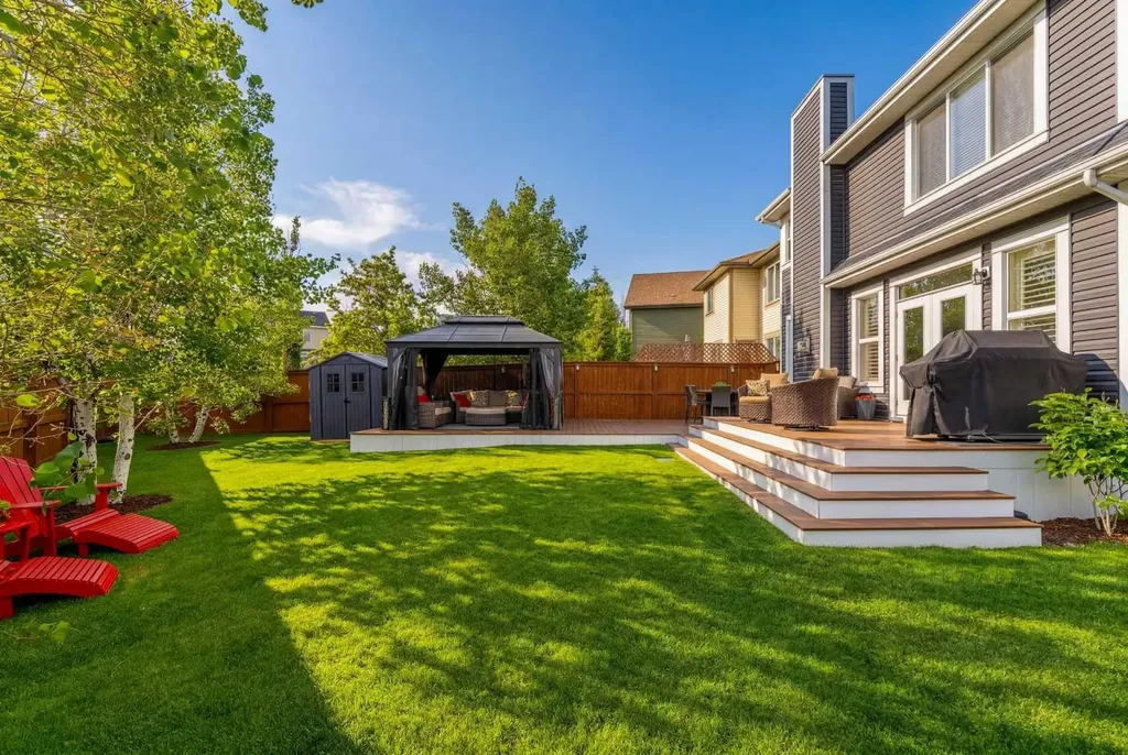 141 Copperpond Bay SE Calgary AB T2Z0R2