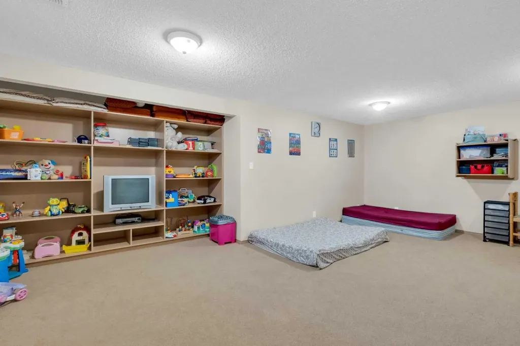 373 Bridlewood Avenue SW Calgary AB T2Y 4H5