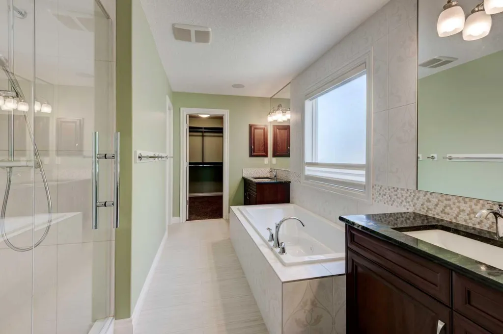 258 Mahogany Place SE Calgary AB T3M 1W3
