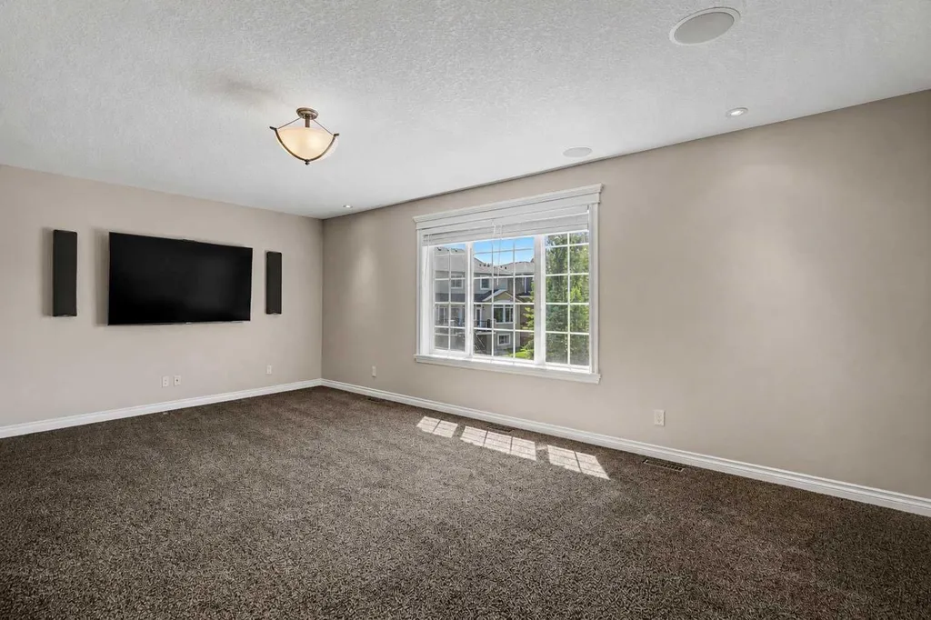 258 Mahogany Place SE Calgary AB T3M 1W3