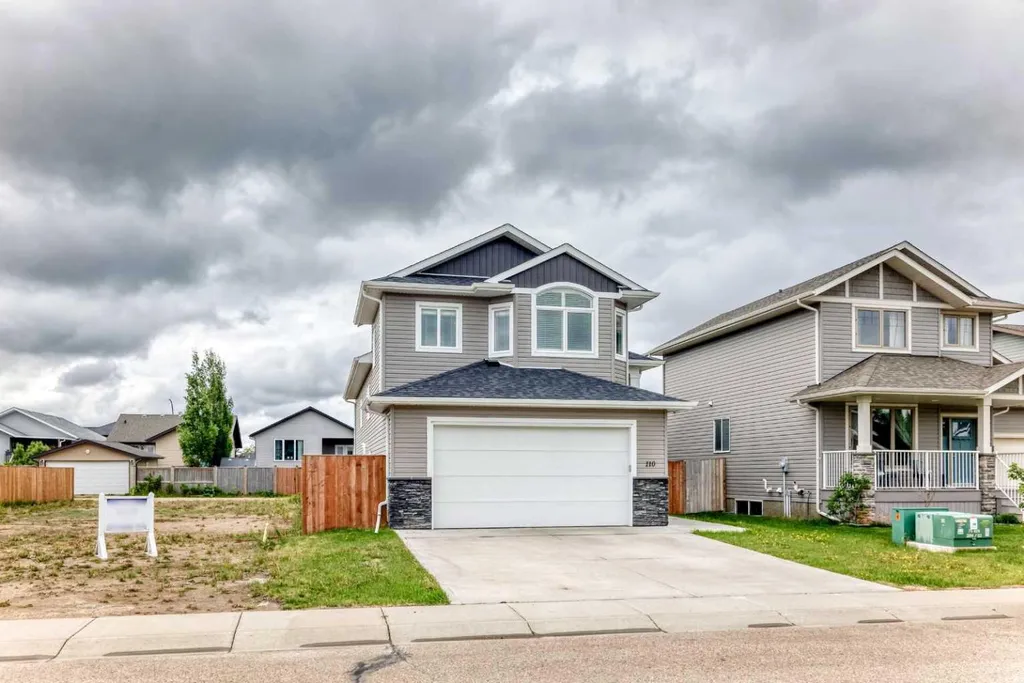 110 Cedar Square Blackfalds AB T4M0B4