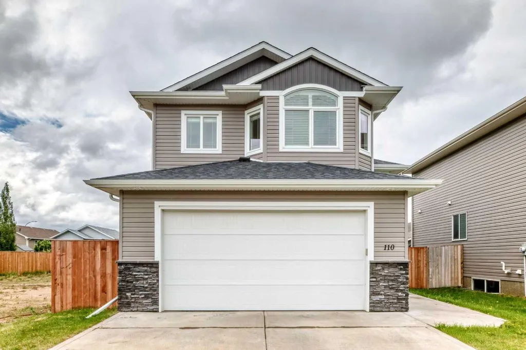 110 Cedar Square Blackfalds AB T4M0B4