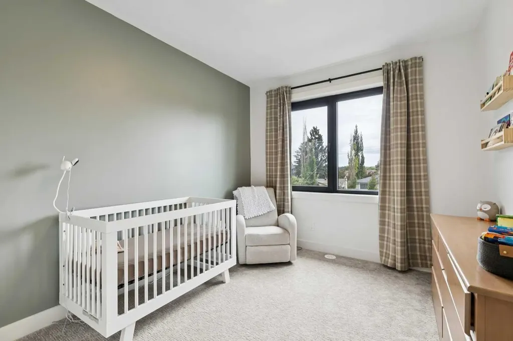 4606 82 Street NW Calgary AB T3B 2P7