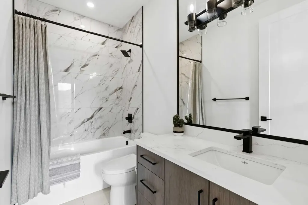4606 82 Street NW Calgary AB T3B 2P7