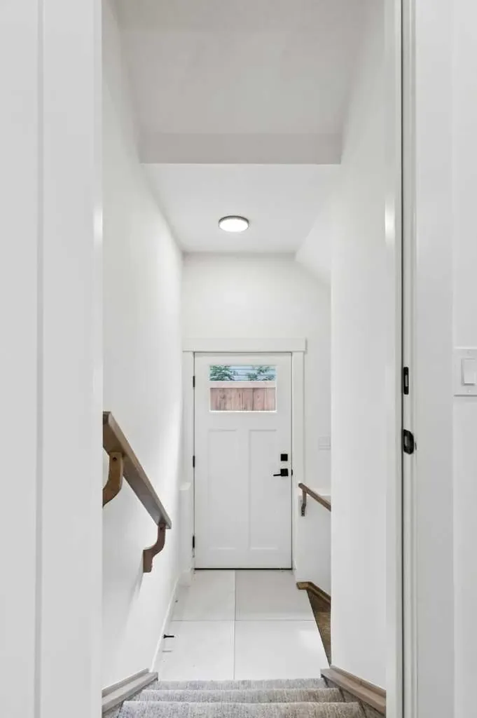 4606 82 Street NW Calgary AB T3B 2P7