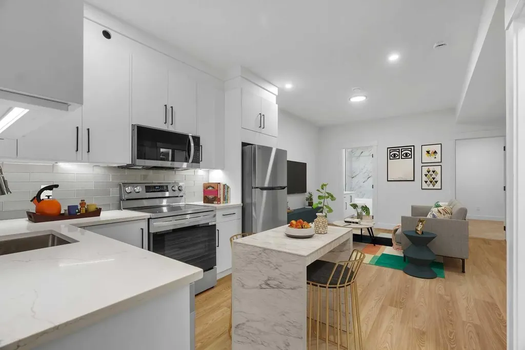 4606 82 Street NW Calgary AB T3B 2P7