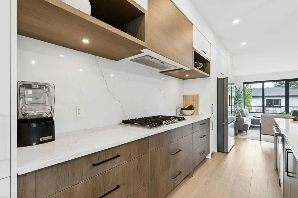 4606 82 Street NW Calgary AB T3B 2P7