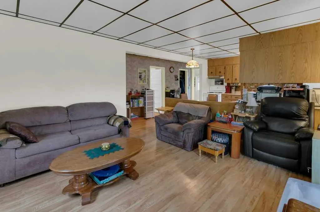 309 4 Avenue Strathmore AB T1P1B4