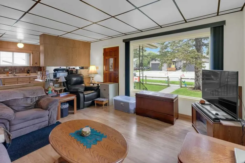 309 4 Avenue Strathmore AB T1P1B4
