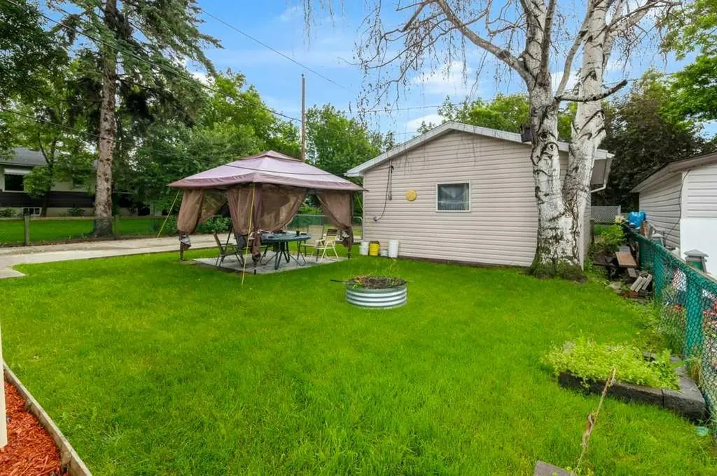309 4 Avenue Strathmore AB T1P1B4