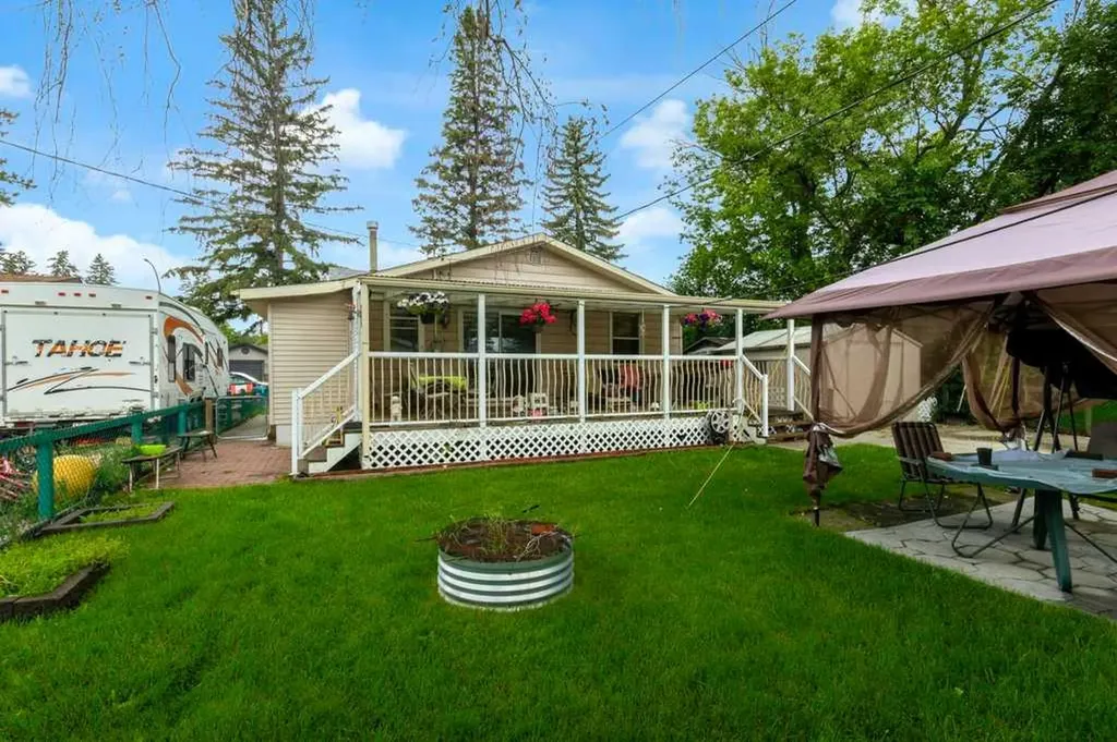 309 4 Avenue Strathmore AB T1P1B4