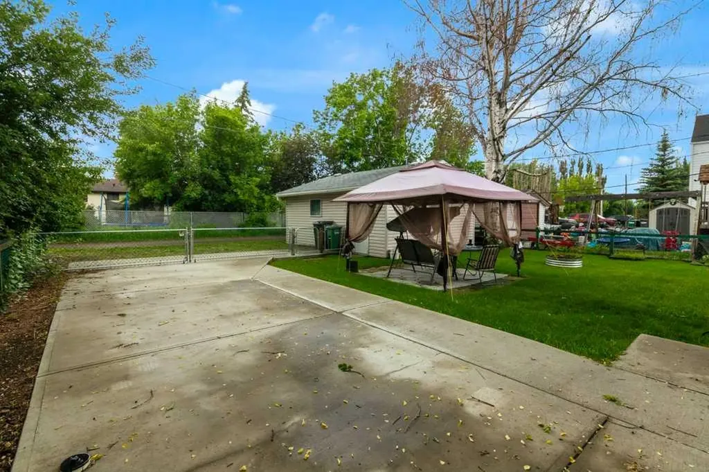 309 4 Avenue Strathmore AB T1P1B4