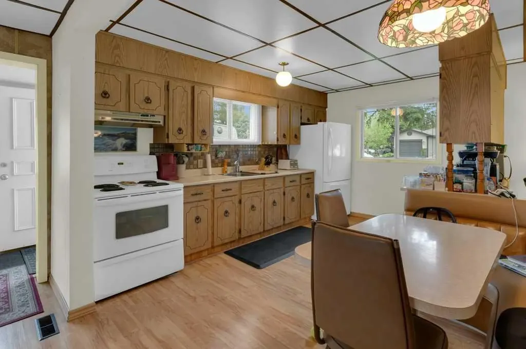 309 4 Avenue Strathmore AB T1P1B4