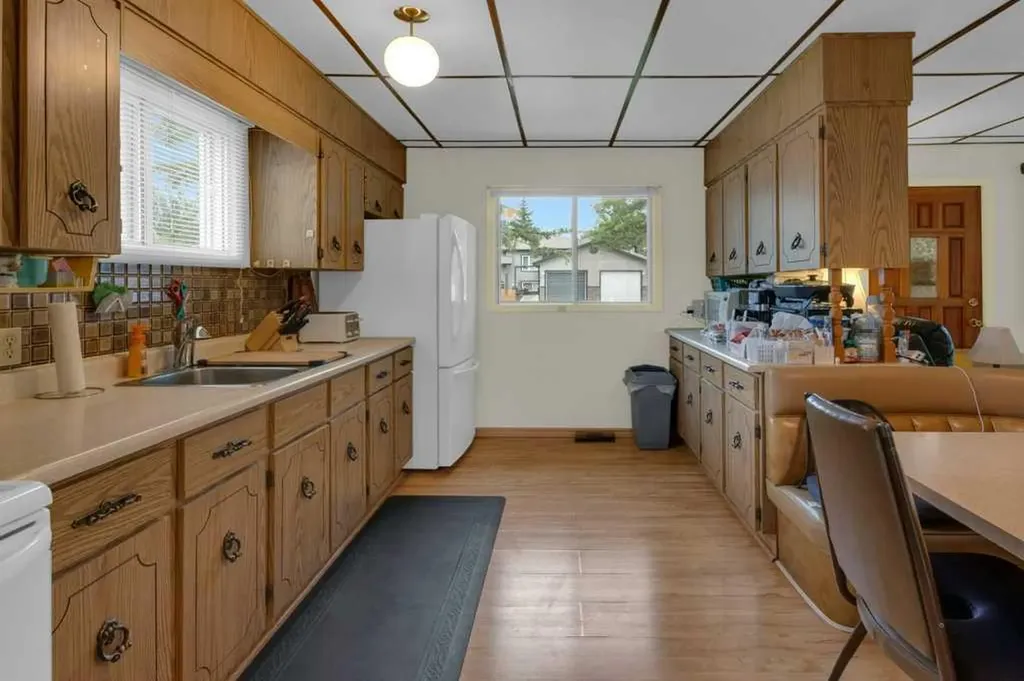309 4 Avenue Strathmore AB T1P1B4
