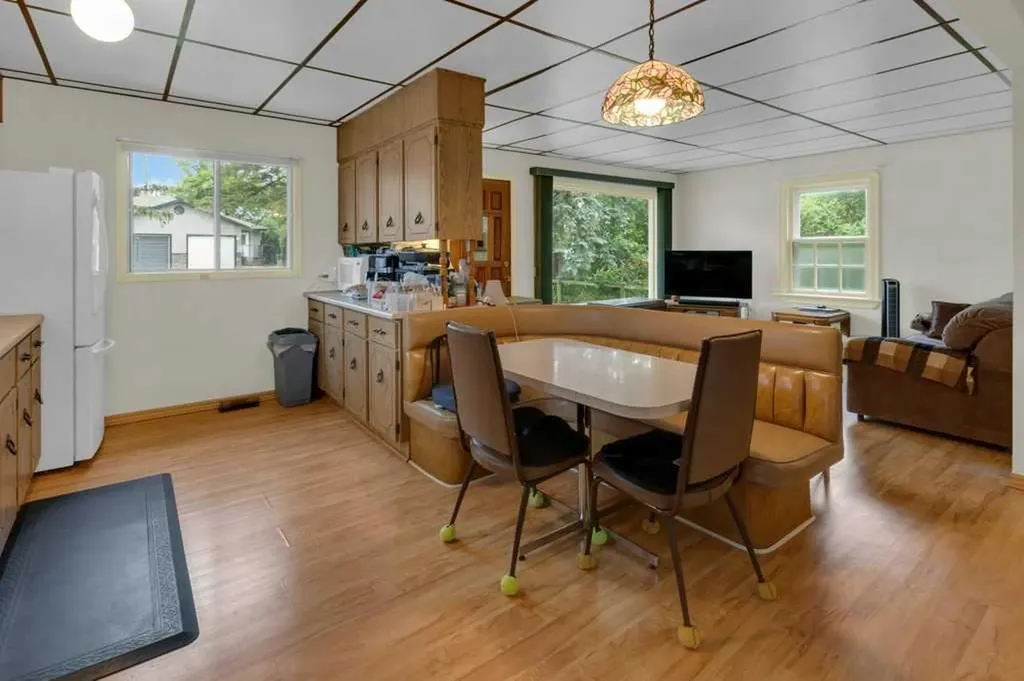 309 4 Avenue Strathmore AB T1P1B4