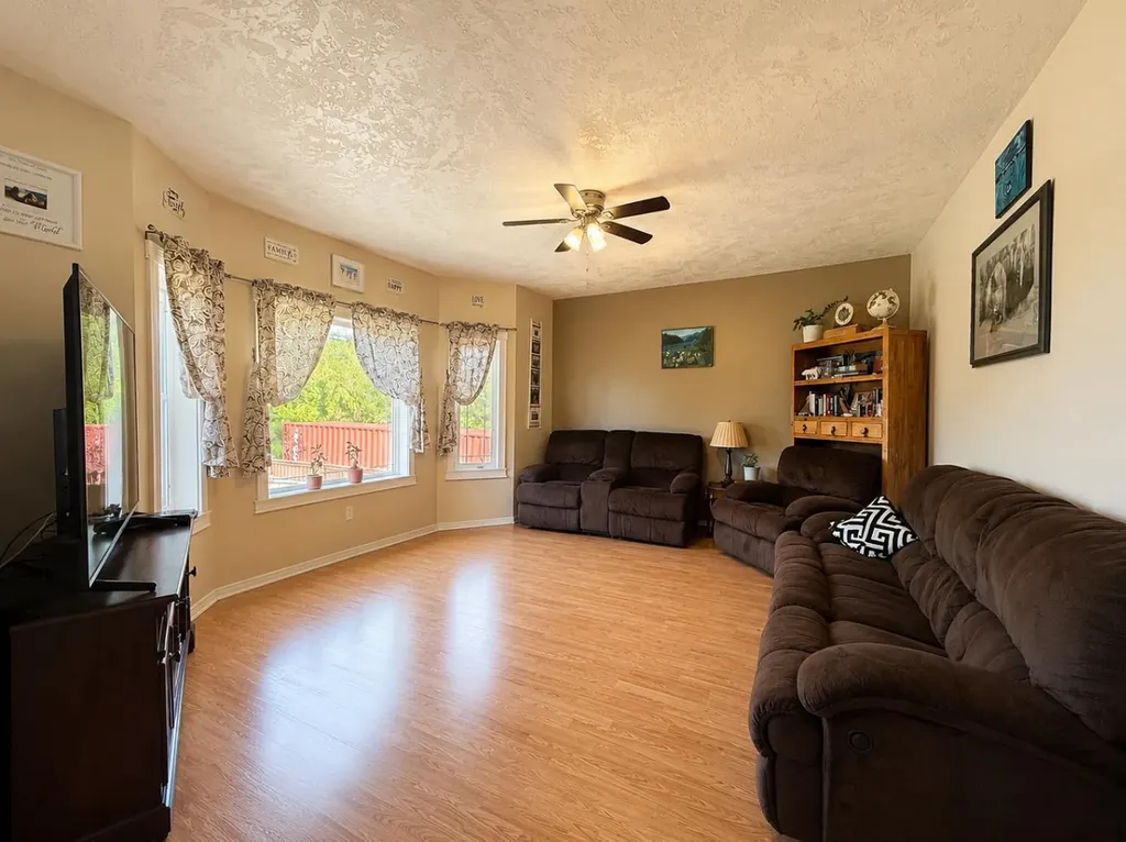 4214 55 Avenue High Prairie AB T0G 1E0